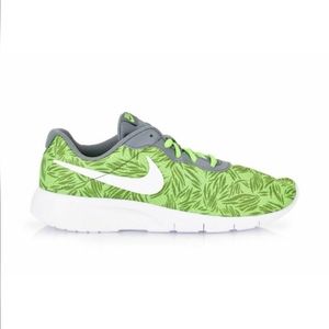 COPY - Nike Tanjun Palm Print Size 6.5 youth